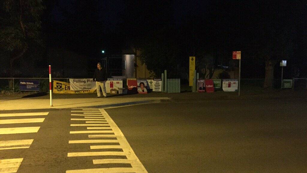 A solitary Greens volunteer at Medowie PS. The last minute rush is failing to eventuate. Picture: Michael McGowan