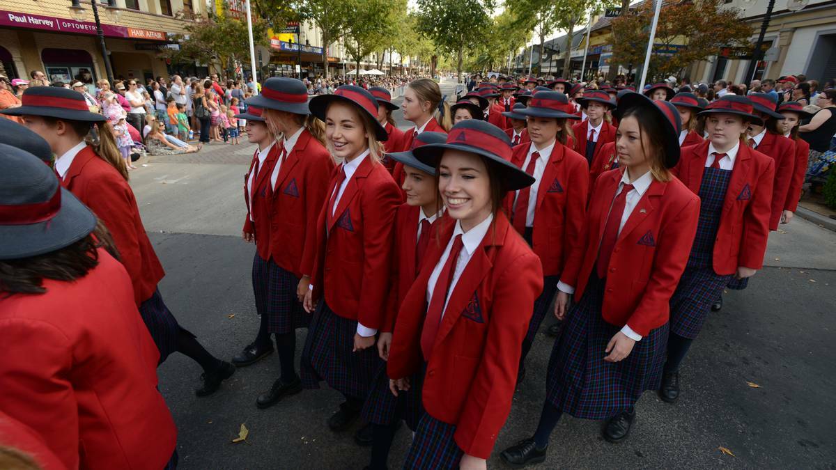 TAMWORTH: Calrossy Anglican College students in the Anzac Day march. Photo: Barry Smith, The Northern Daily Leader. 