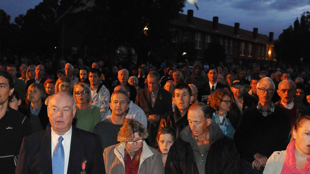 TAMWORTH: Thousands gathered at Tamworth's Anzac Park for the Dawn Service. Photo: Geoff O'Neill, The Northern Daily Leader. 