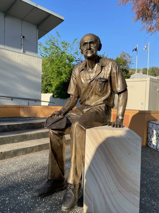 ARTIST: A statue has been unveiled in the forecourt of the Muswellbrook Regional Arts Centre to honour artist Max Watters for his contribution to the community. Photo: Mathew Perry