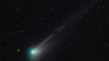 Illustration: Comet C 2022 E3 (ZTF) passes the planet earth. Picture by Shutterstock.