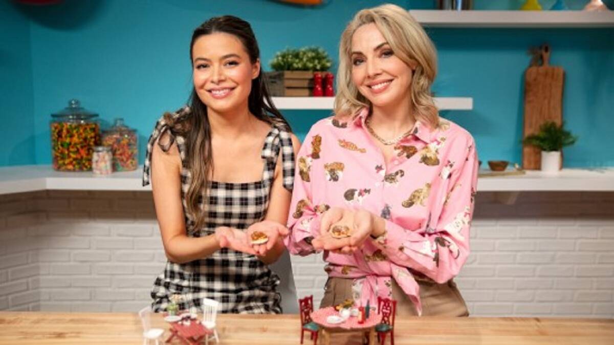  "Celebrities" Whitney Cummings and Miranda Cosgrove do battle in the bizarre Tiny Kitchen Cook-Off.