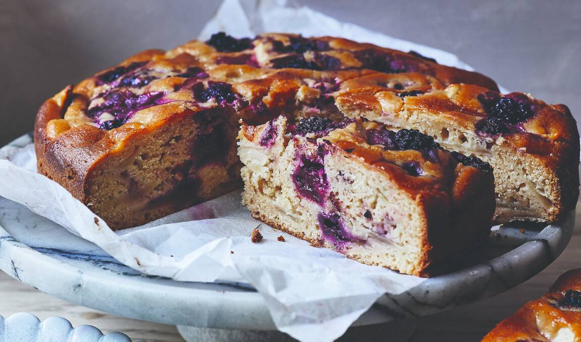 Torta di mele e more (Apple and blackberry cake). Picture by Rob Palmer 