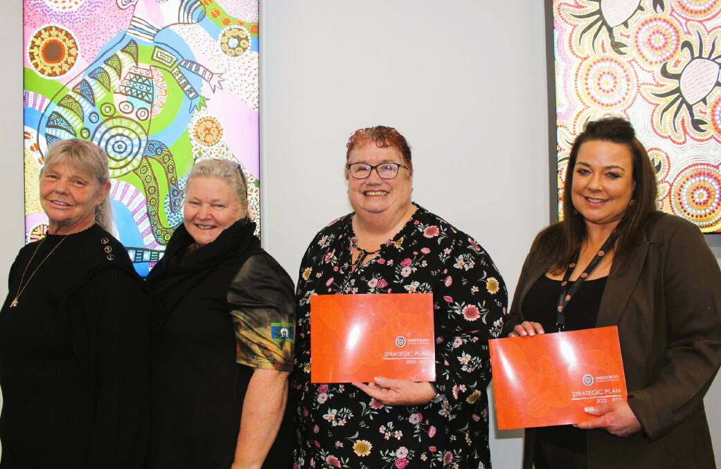 Annette Dunstan, Joanne Vinson, Denise Hedges and Taasha Layer (Ungooroo CEO). Missing from photo are Allen Paget and David Paget.