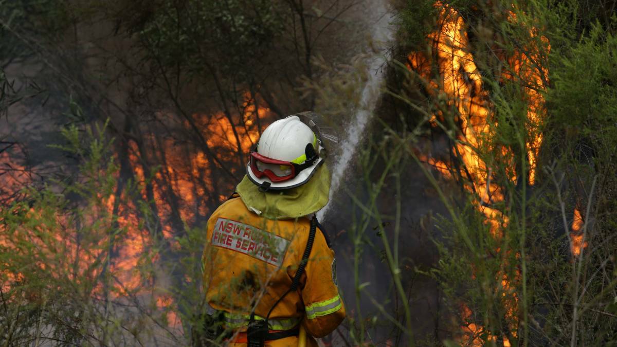 NSW RFS working to contain blaze