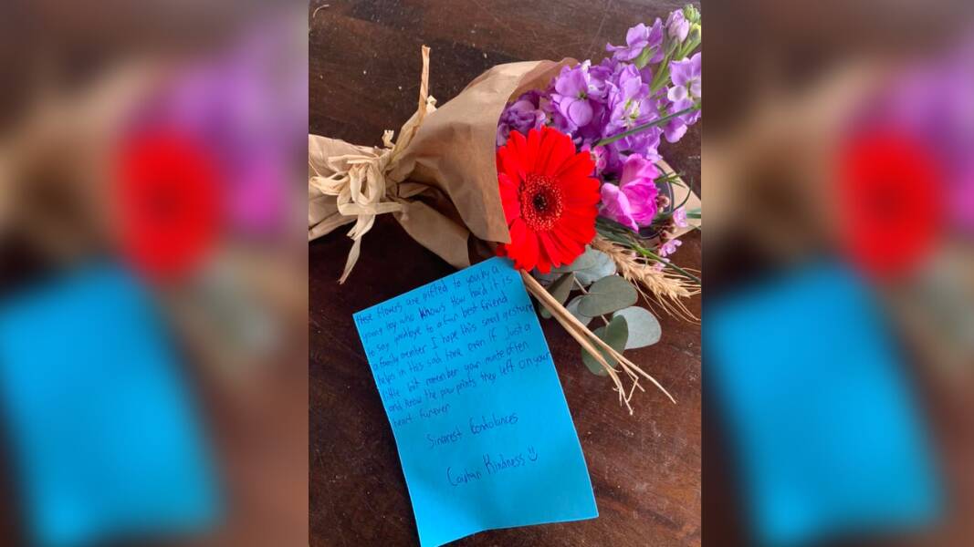 Captain Kindness' signature calling card is a posy of flowers and a handwritten note which he leaves at his local vet to pass on to a grieving pet owner.