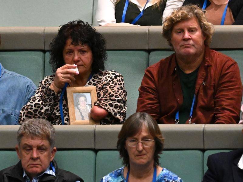 Thalidomide survivors and their families have received a formal apology in federal parliament. (Lukas Coch/AAP PHOTOS)