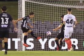 Macarthur's Bernardo Oliveira scored both goals in the 2-0 ALM defeat of Melbourne City. (Mark Evans/AAP PHOTOS)