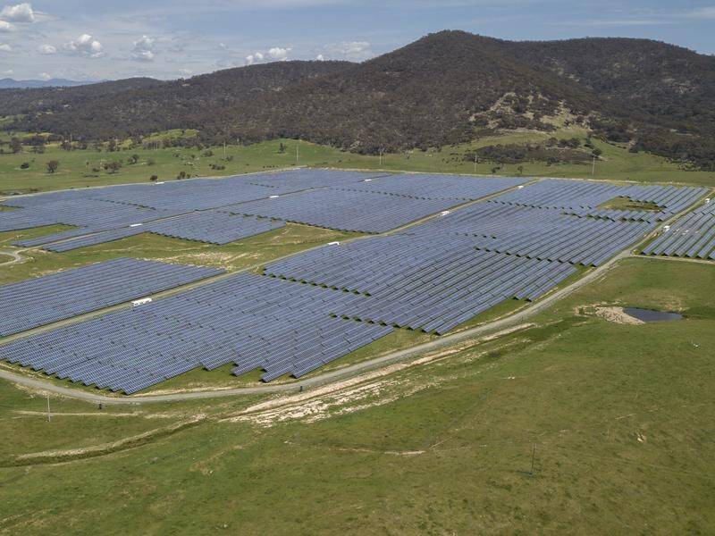 Queensland would require a 50-fold increase of renewable generation to emerge as hydrogen powerhouse (Mick Tsikas/AAP PHOTOS)