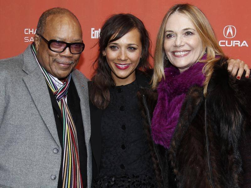 Peggy Lipton (R) who was the mother of Rashida Jones and married to Quincy Jones, has died.