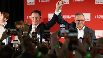 Labor's Chris Minns will be the next NSW premier, greeted in victory by Anthony Albanese. (Dean Lewins/AAP PHOTOS)