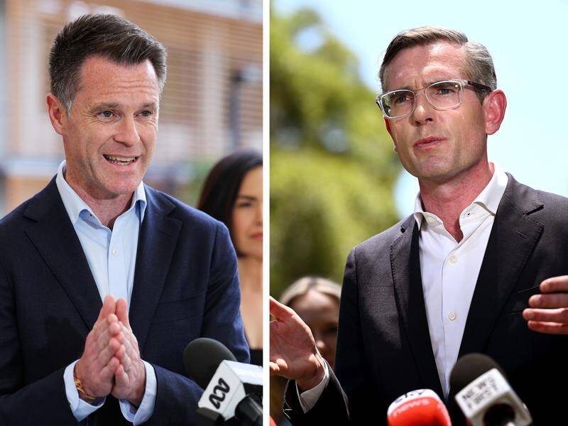 Chris Minns (left) will try to break a 16-year run of coalition governments at the NSW election. (Paul Braven / Dan Himbrechts/AAP PHOTOS)
