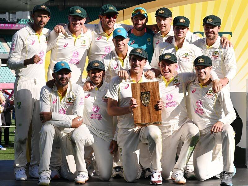 Australia's current Test side can match the feats of the 2004 tourists in India, Brad Hodge says. (Dean Lewins/AAP PHOTOS)
