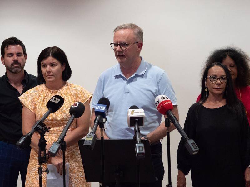 Prime Minister Anthony Albanese visited Alice Springs to discuss ways to curb anti-social behaviour. (Pin Rada/AAP PHOTOS)