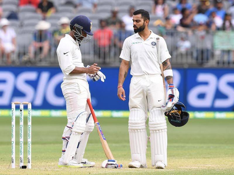Virat Kohli (R) and Ajinkya Rahane 50s have guided India after a shaky start in the 2nd Test.