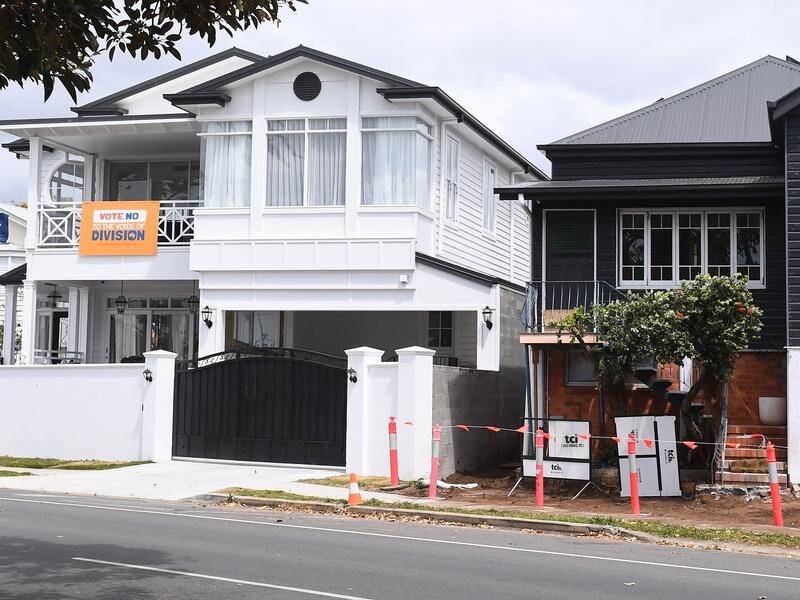 Neighbouring houses in a Brisbane street are reflecting both sides of the voice referendum debate. (Jono Searle/AAP PHOTOS)