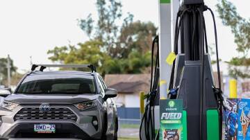 Motorist are advised prices are likely to top $2 a litre over Easter and the school holiday period. (Russell Freeman/AAP PHOTOS)