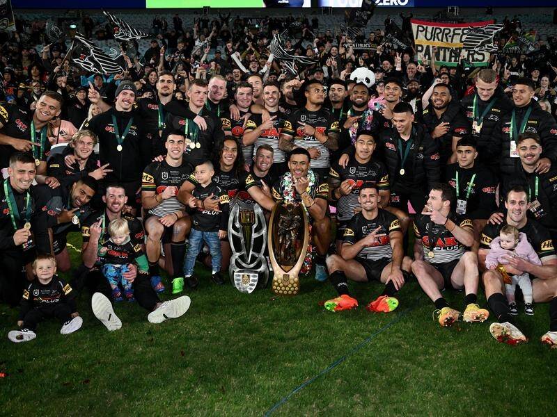 Panthers players and children celebrate the club's back-to-back NRL grand final wins. (Dan Himbrechts/AAP PHOTOS)