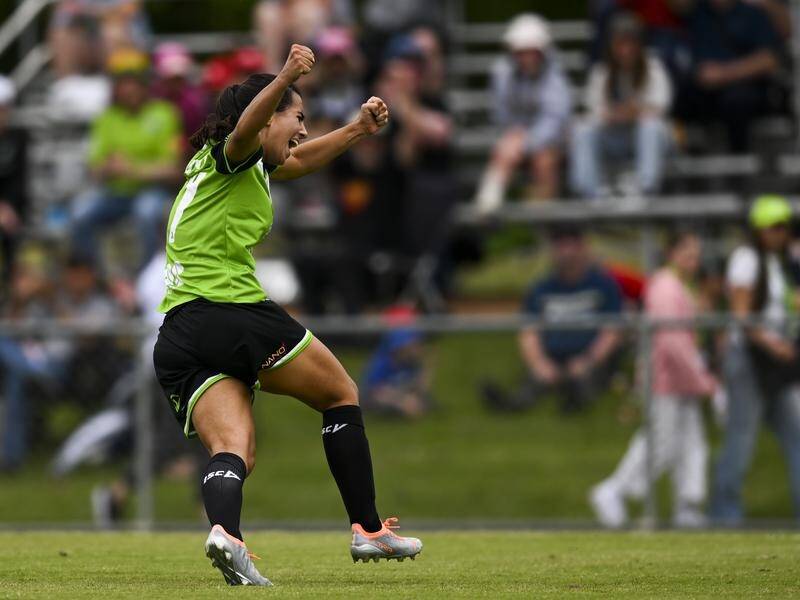 Vesna Milivojevic scored twice as Canberra dealt a blow to Western United's ALW premiership hopes. (Lukas Coch/AAP PHOTOS)