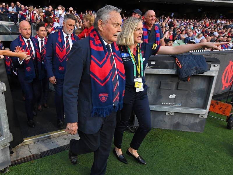 Rich tribute is being paid to sporting great Ron Barassi (C), who has died aged 87. (James Ross/AAP PHOTOS)