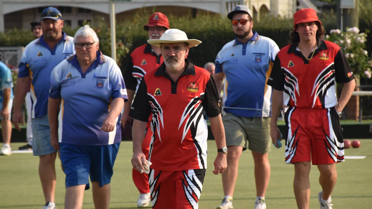 The Singleton Bowls Club is playing host to three rival clubs tonight in a Zone 6 twilight extravaganza. Club president Darren Tracey has paid tribute to the visiting Singleton RSL, Abermain and Scone outfits for the club's inaugural mixed club social night.