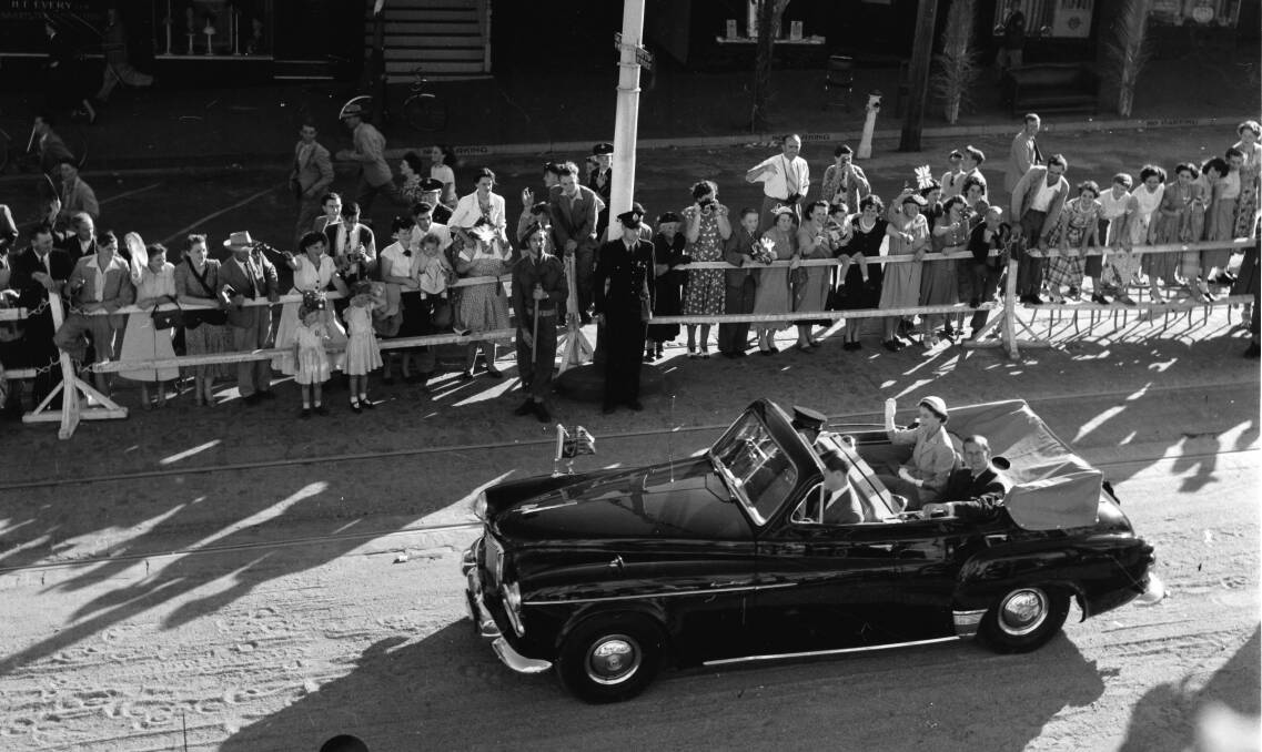 The Queen and Prince Philip in Bendigo in 1954.