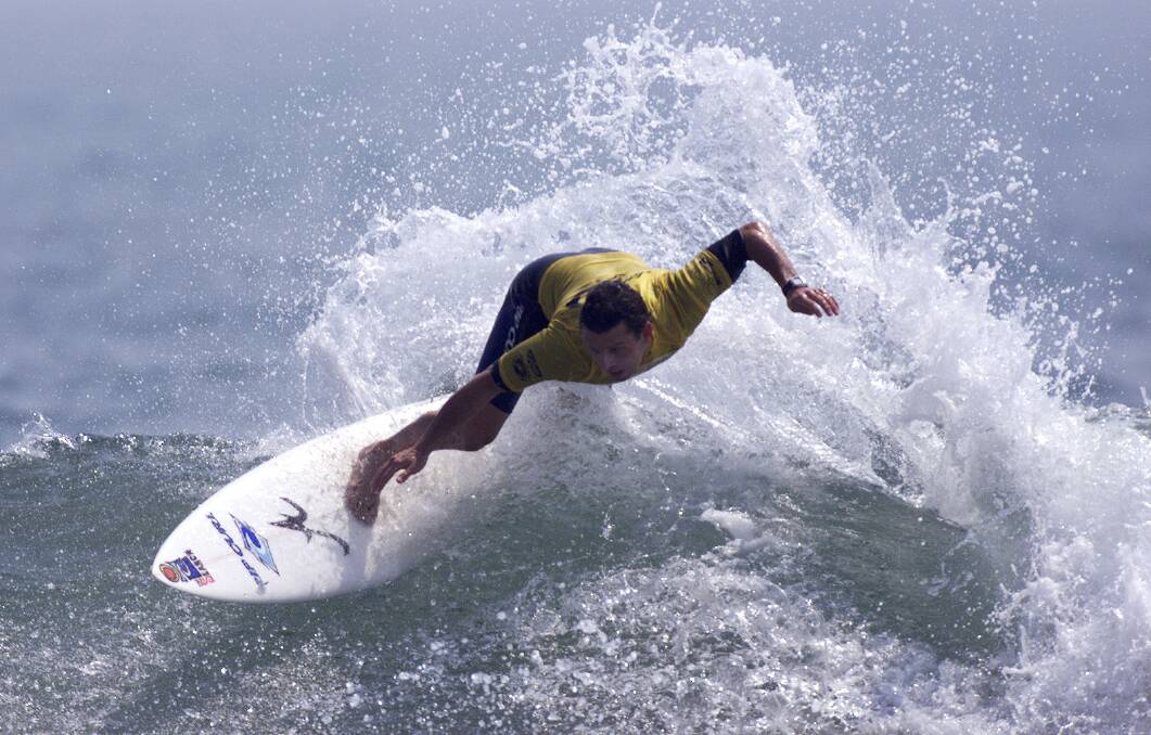 Former ASP World Champion Damien Hardman (pictured during competition in 1999), paid tribute to Chris Davidson. Picture by Pierre Tostee / ASP